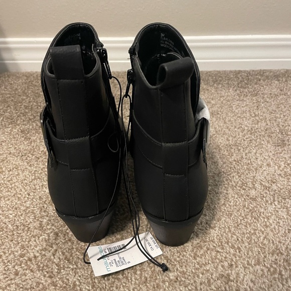 New Maurice’s booties - Picture 2 of 3
